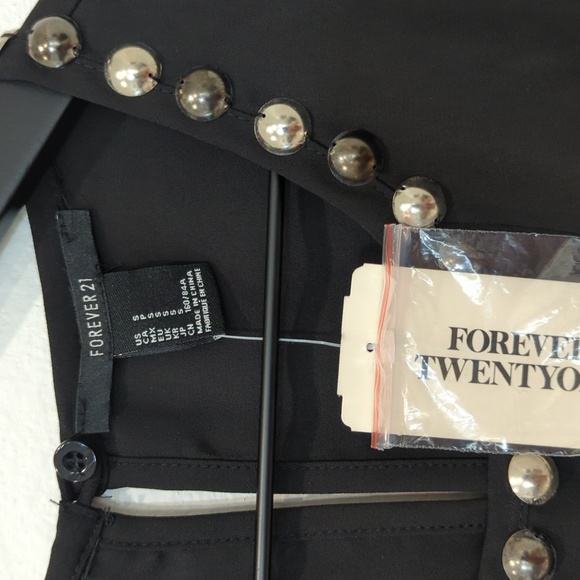 NWT studded cut out top - Picture 2 of 8